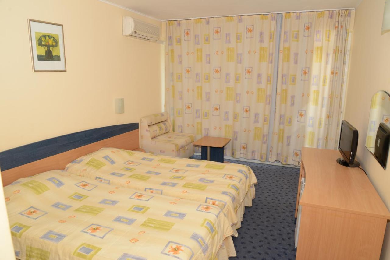 Hotel Riviera Равда Екстер'єр фото