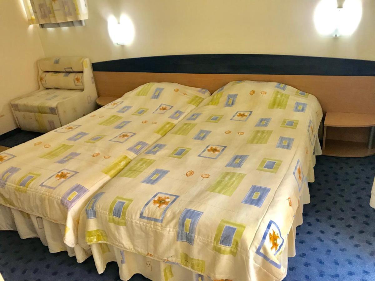 Hotel Riviera Равда Екстер'єр фото